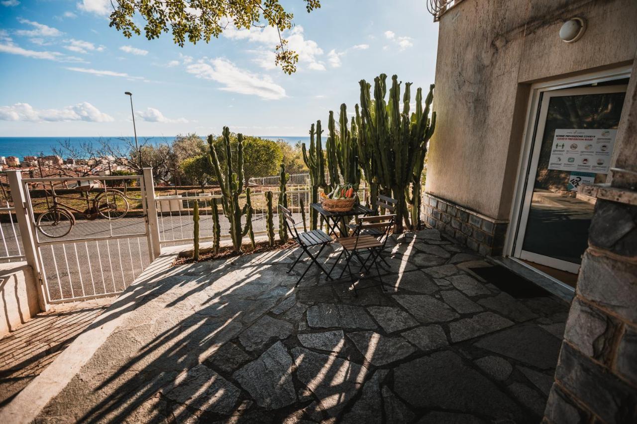 Agriturismo Rose Di Pietra Pietra Ligure Dış mekan fotoğraf